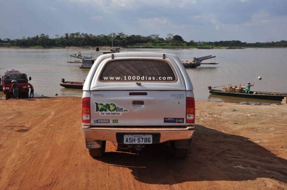 A Fiona preparada para fazer a travessia de rio entre Bolívia e Brasil, em Guayaramerin, no lado boliviano